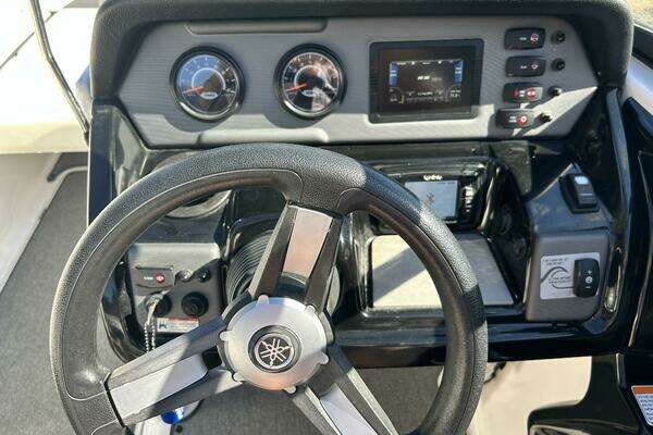 Photo of the 2019 Yamaha Boats AR210