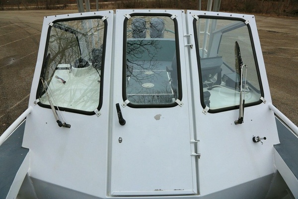 25ft SeaArk Yacht For Sale