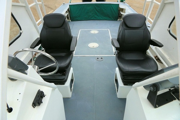 25ft SeaArk Yacht For Sale