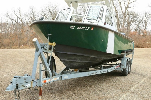 25ft SeaArk Yacht For Sale