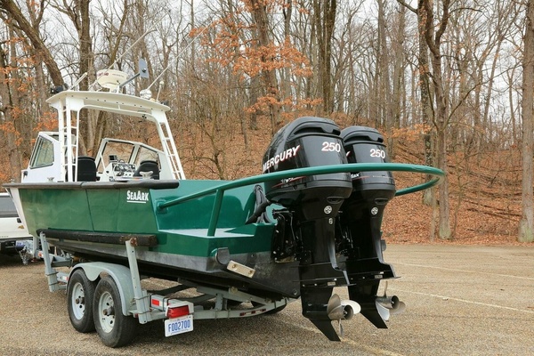25ft SeaArk Yacht For Sale