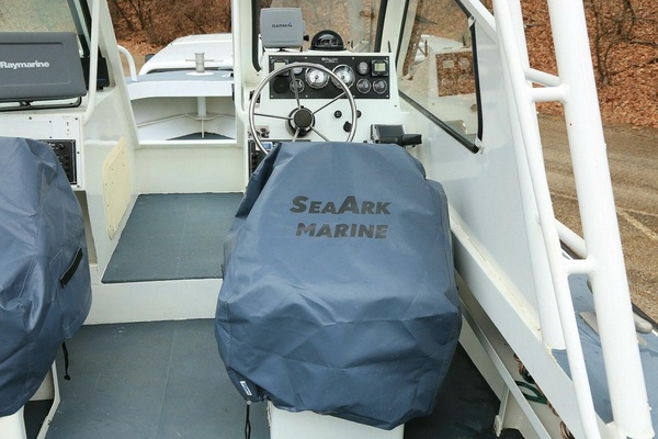 25ft SeaArk Yacht For Sale