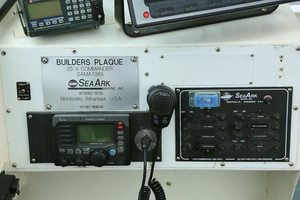 25ft SeaArk Yacht For Sale