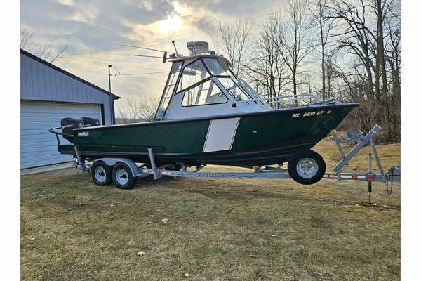 25ft SeaArk Yacht For Sale