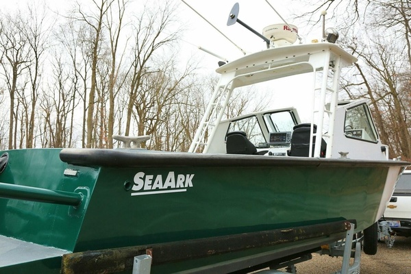 25ft SeaArk Yacht For Sale
