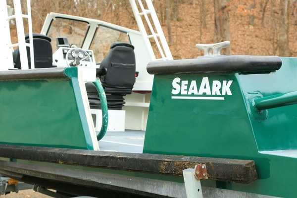 25ft SeaArk Yacht For Sale