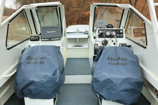25ft SeaArk Yacht For Sale