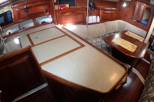 No Worries 38ft Hunter Yacht For Sale