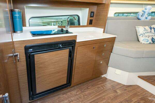 Sea La Vie 39ft Cruisers Yachts Yacht For Sale