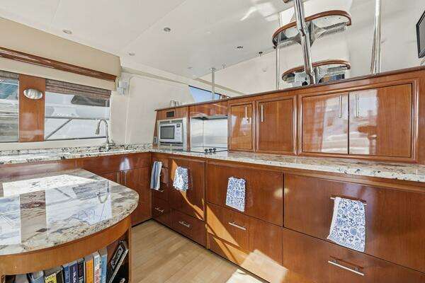 Carver Voyager Yacht For Sale