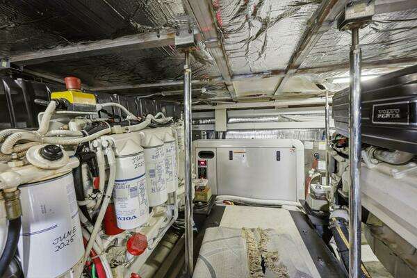 Carver Voyager Yacht For Sale