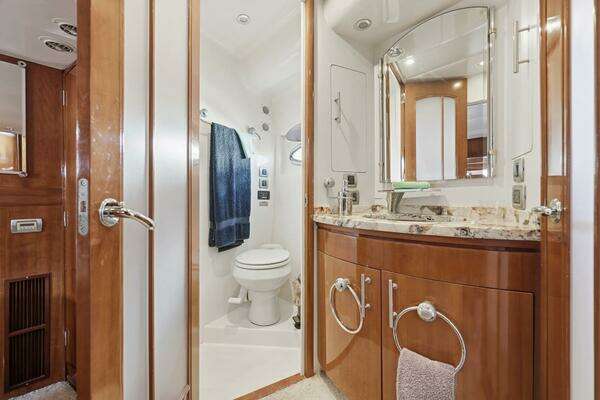 Carver Voyager Yacht For Sale