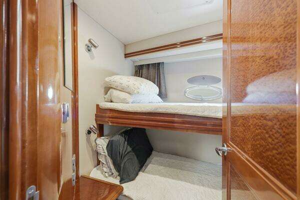 Carver Voyager Yacht For Sale