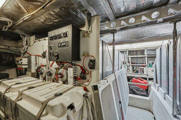 Carver Voyager Yacht For Sale