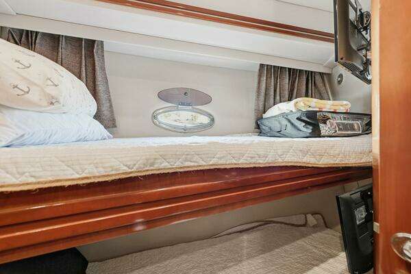 Carver Voyager Yacht For Sale