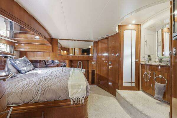 Carver Voyager Yacht For Sale
