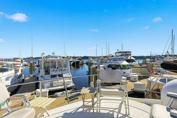 Carver Voyager Yacht For Sale