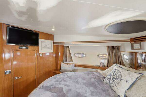 Carver Voyager Yacht For Sale