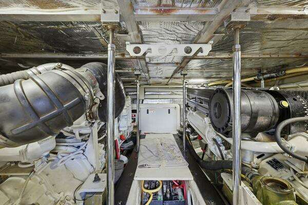 Carver Voyager Yacht For Sale