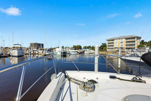 Carver Voyager Yacht For Sale