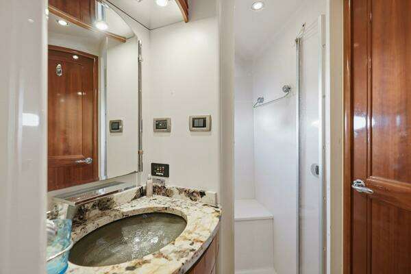 Carver Voyager Yacht For Sale