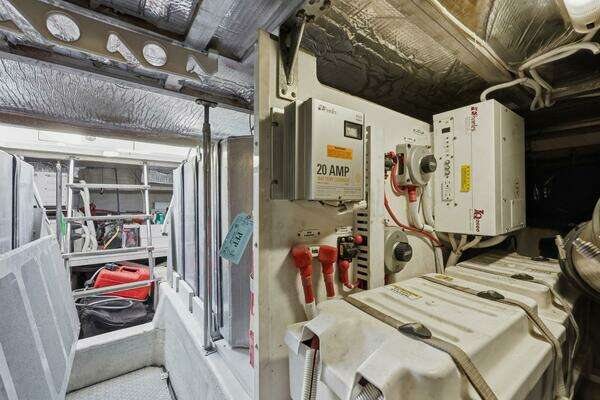 Carver Voyager Yacht For Sale