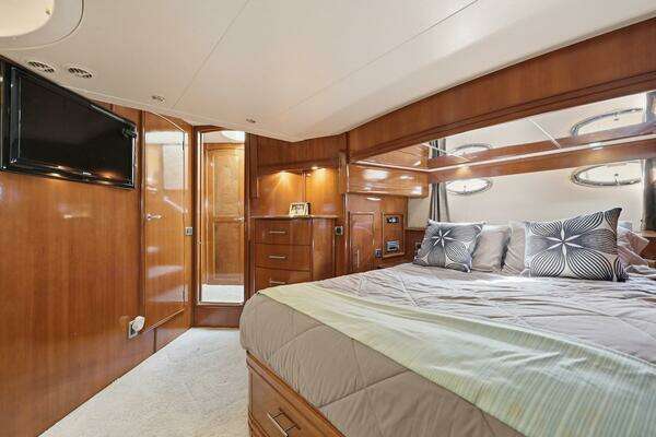 Carver Voyager Yacht For Sale