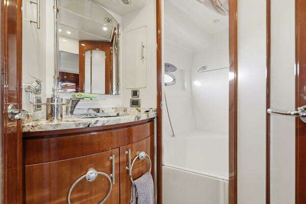 Carver Voyager Yacht For Sale