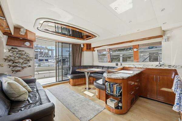 Carver Voyager Yacht For Sale