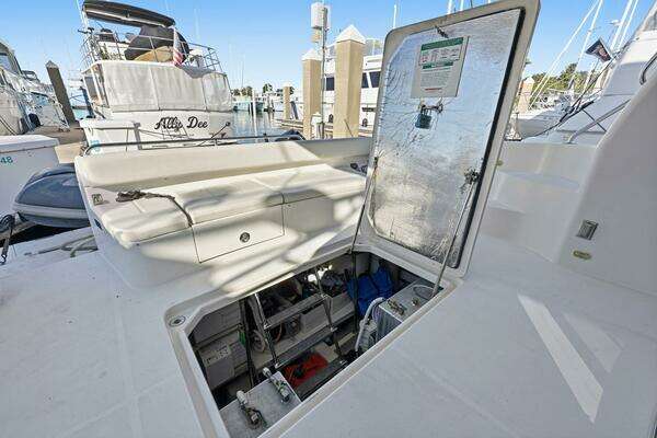 Carver Voyager Yacht For Sale