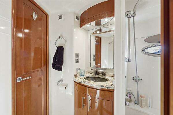 Carver Voyager Yacht For Sale