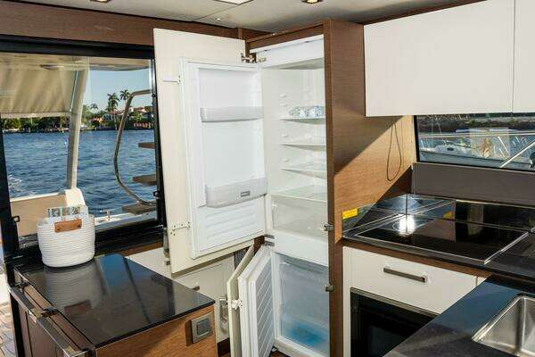 Prestige 630 Yacht For Sale
