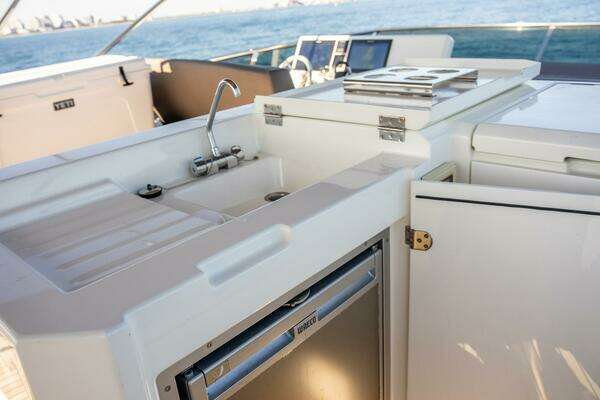 Prestige 630 Yacht For Sale