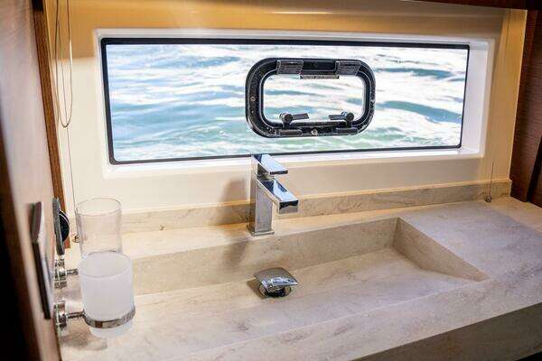 Prestige 630 Yacht For Sale