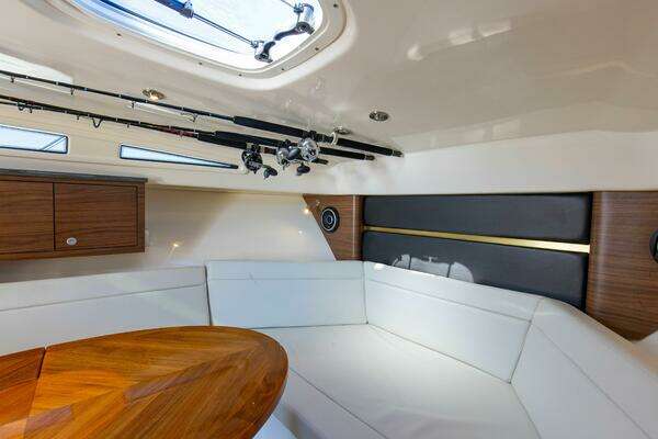 Boston Whaler 325 Conquest Yacht For Sale