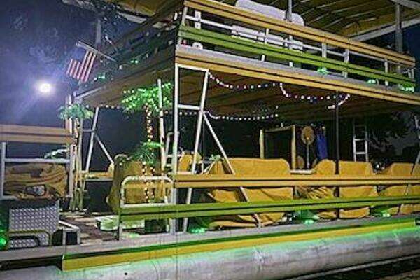 Photo of the 2008 Crest 35 Double Decker