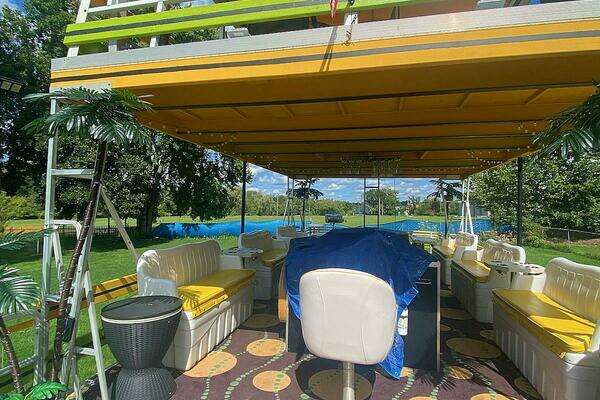 Photo of the 2008 Crest 35 Double Decker