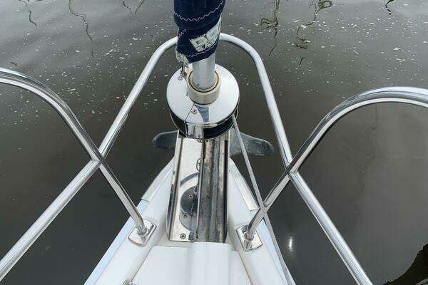 Photo of the 2009 Hunter 45 Deck Salon "Flote About"