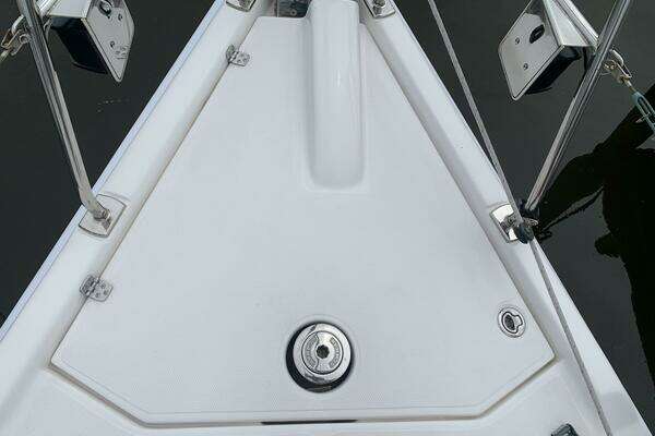 Photo of the 2009 Hunter 45 Deck Salon "Flote About"