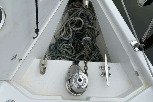 Photo of the 2009 Hunter 45 Deck Salon "Flote About"