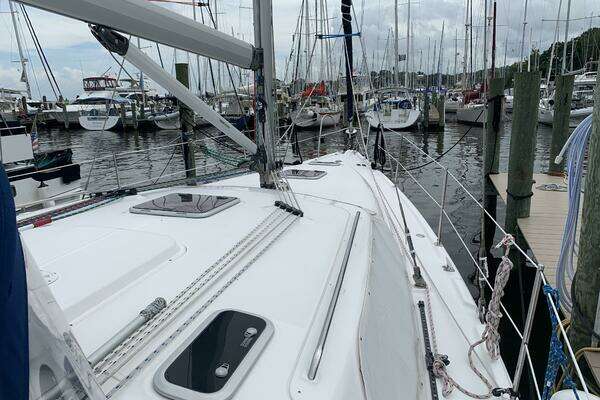 Photo of the 2009 Hunter 45 Deck Salon "Flote About"