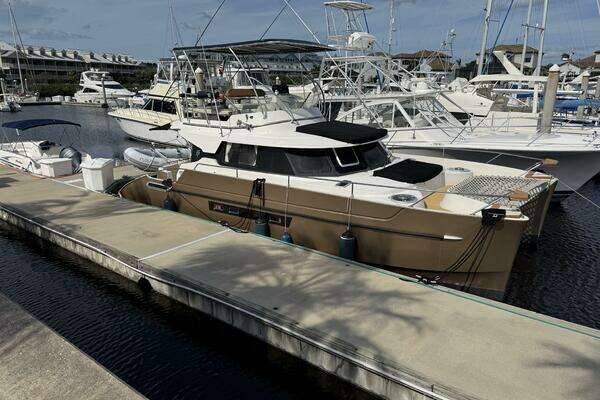 1999 Fountaine Pajot 37