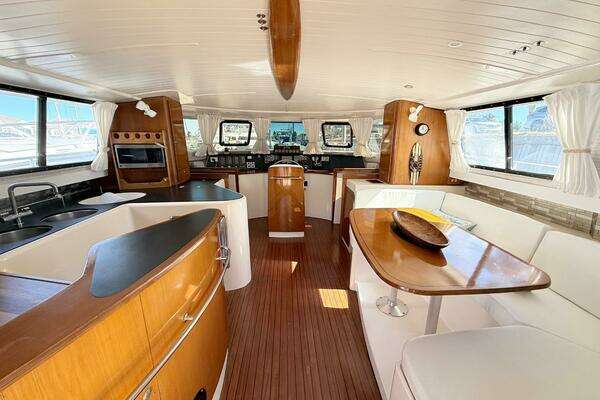 1999 Fountaine Pajot 37