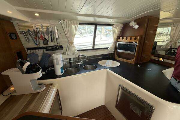 1999 Fountaine Pajot 37