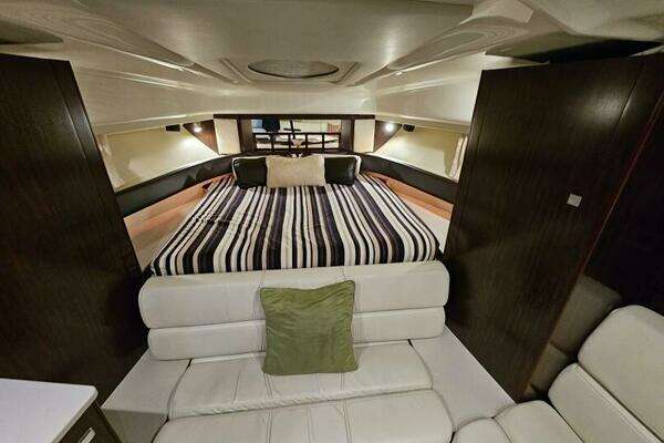 Monterey 355 Sport Yacht Yacht For Sale