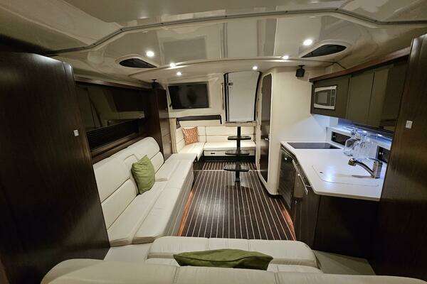 Monterey 355 Sport Yacht Yacht For Sale