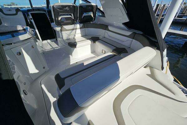 Monterey 355 Sport Yacht Yacht For Sale