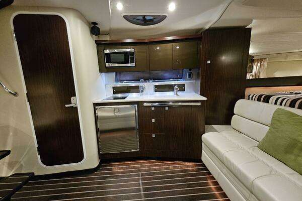 Monterey 355 Sport Yacht Yacht For Sale