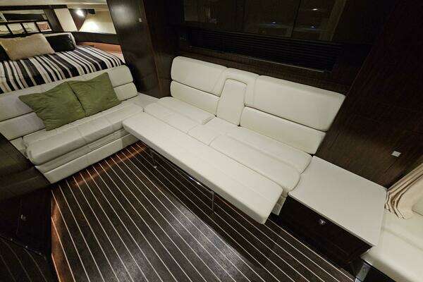 Monterey 355 Sport Yacht Yacht For Sale