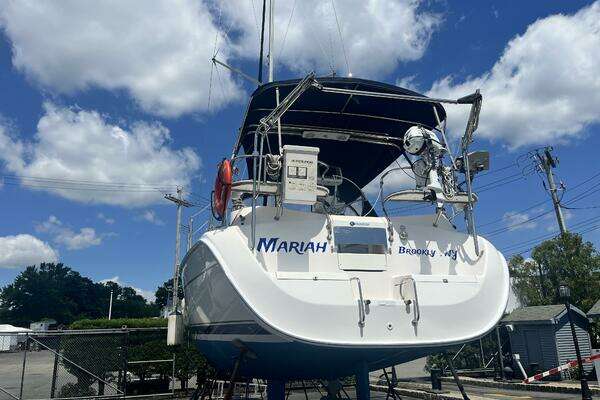 Photo of the 2008 Hunter 41 Deck Salon "Mariah"